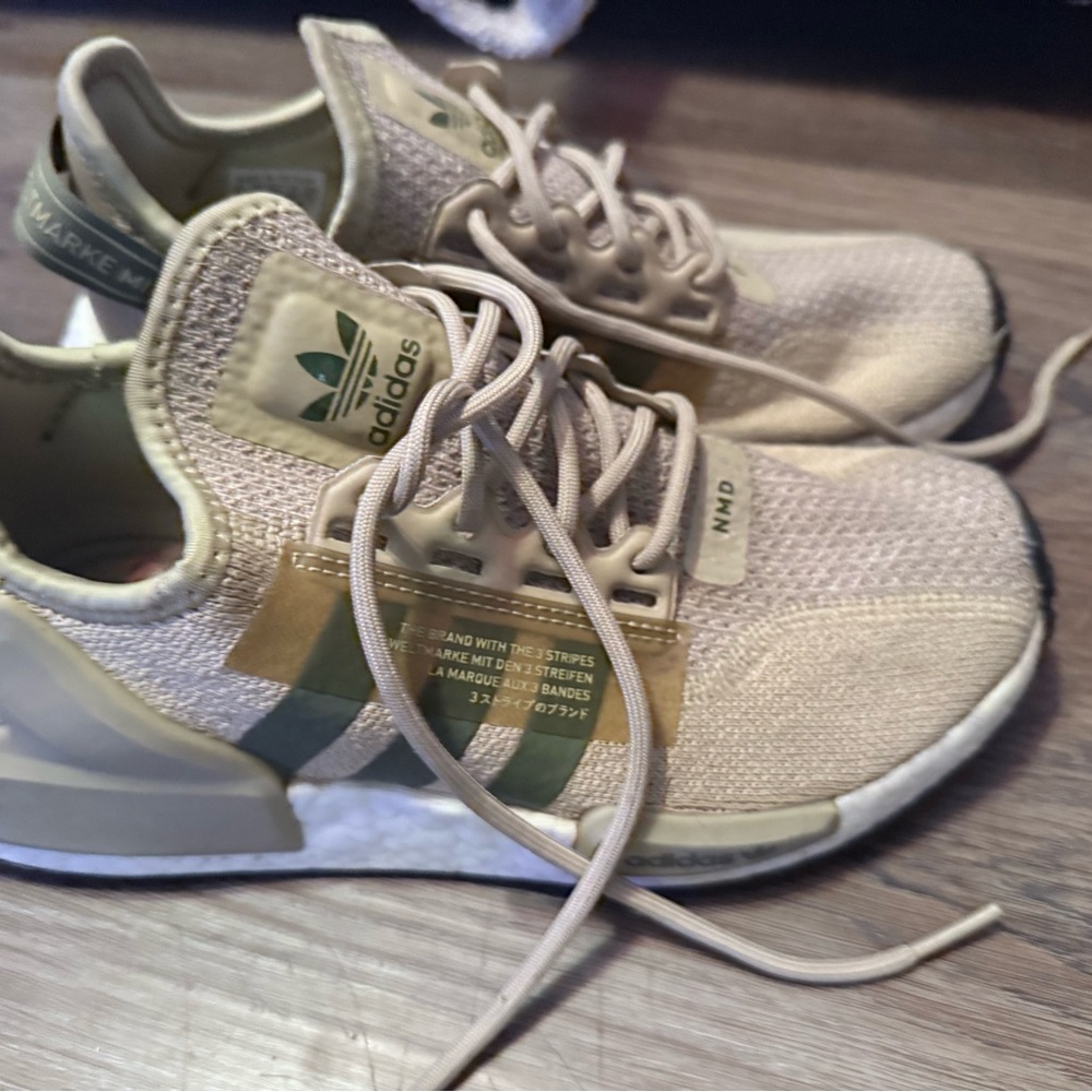 adidas NMD R1 V2 Beige Tone Focus Olive Men’s size 4